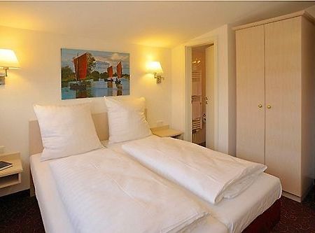 Hotel Hesse Schenefeld  エクステリア 写真