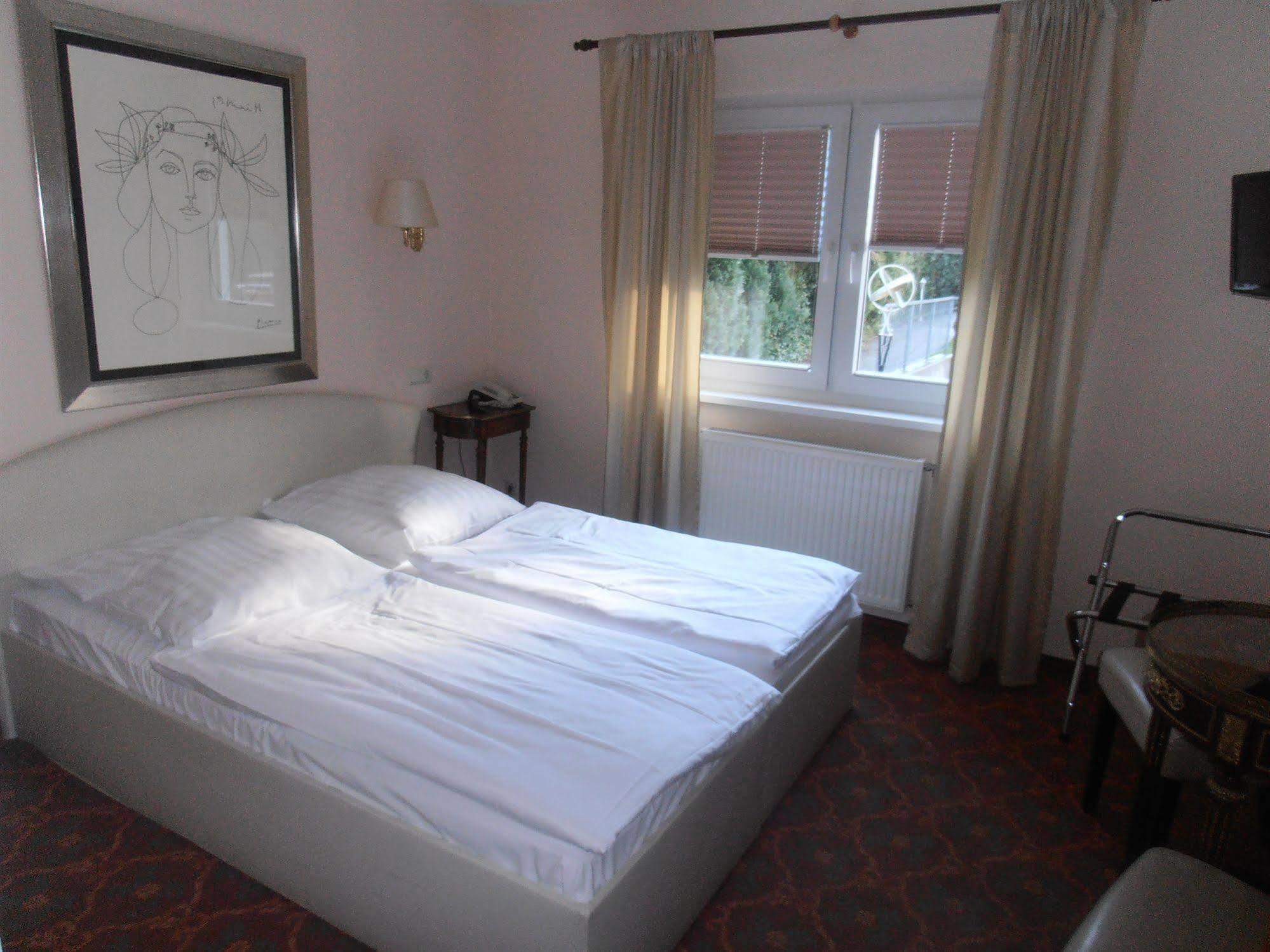 Hotel Hesse Schenefeld  エクステリア 写真