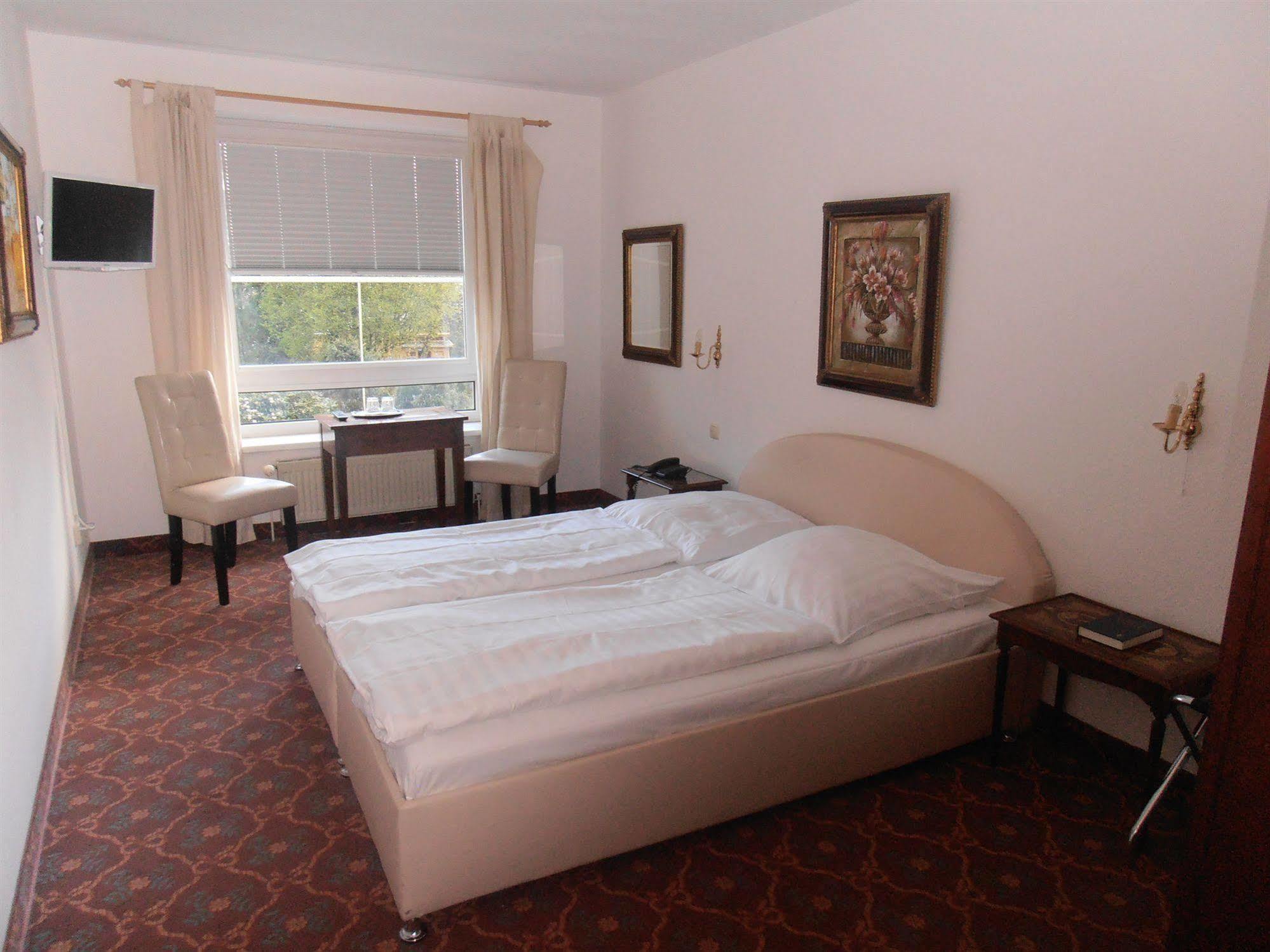 Hotel Hesse Schenefeld  エクステリア 写真